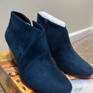 Women's Navy Ankle Boots- never worn